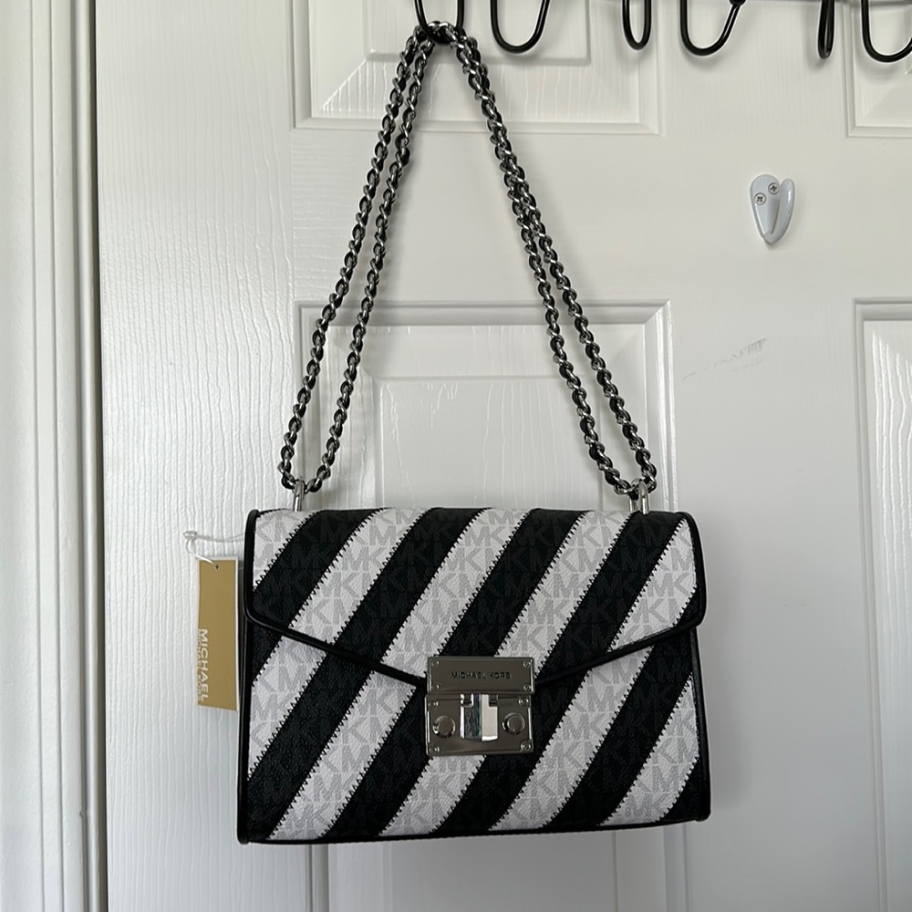 Black/White MK purse